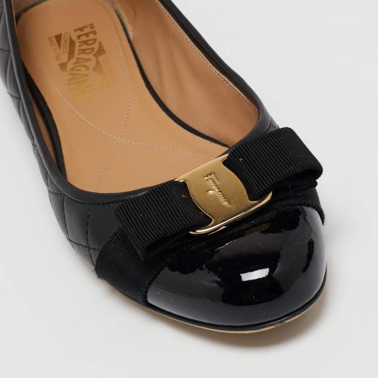 Pre Owned Salvatore Ferragamo Black Leather and Patent Cap-Toe Vara Bow Ballet Flats Size 38.5