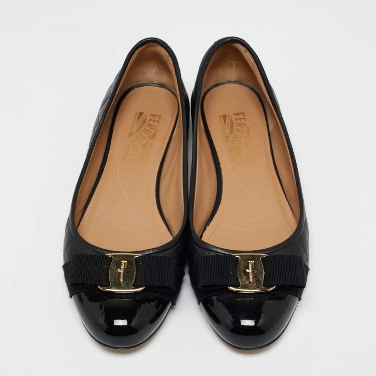 Pre Owned Salvatore Ferragamo Black Leather and Patent Cap-Toe Vara Bow Ballet Flats Size 38.5