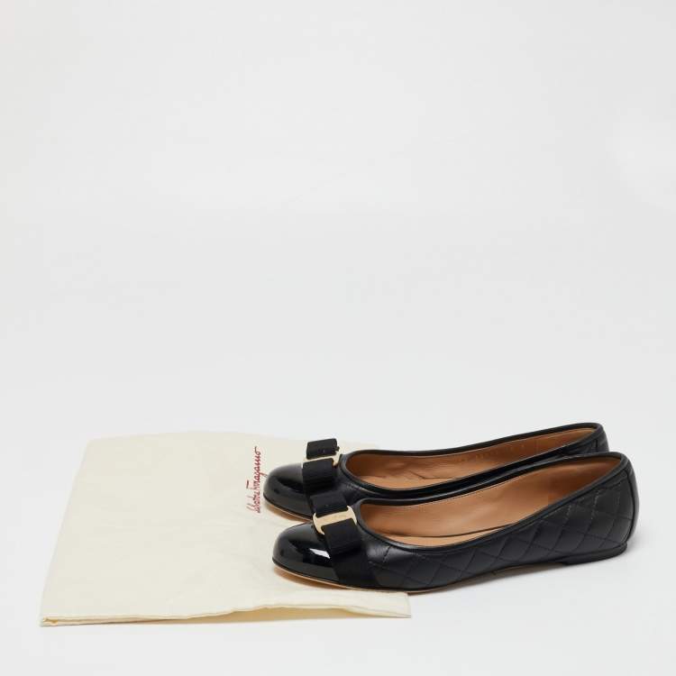 Pre Owned Salvatore Ferragamo Black Leather and Patent Cap-Toe Vara Bow Ballet Flats Size 38.5
