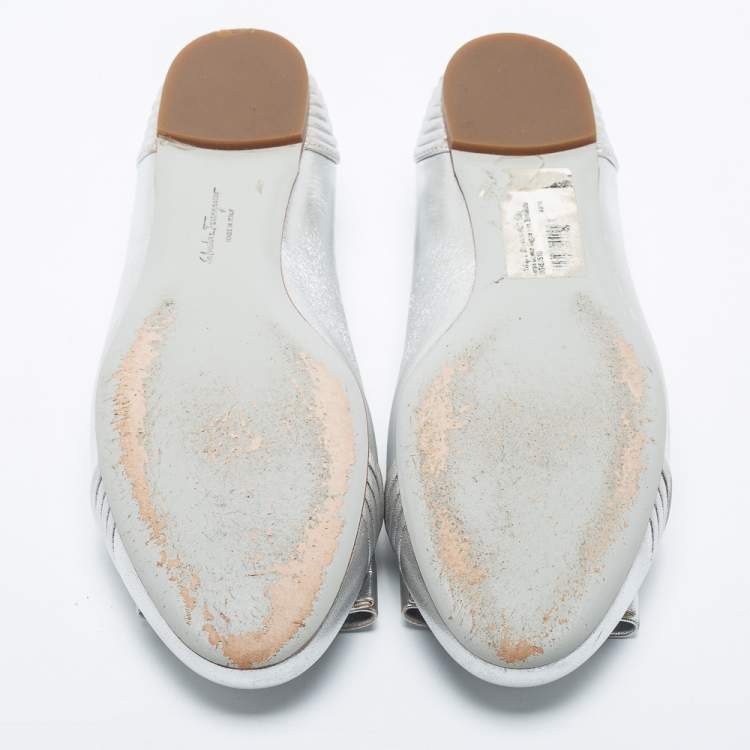 Pre Owned Salvatore Ferragamo Silver Leather Vara Bow Ballet Flats Size 38