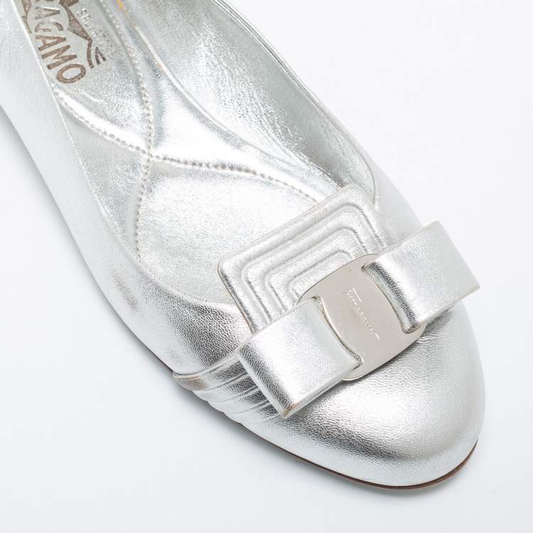 Pre Owned Salvatore Ferragamo Silver Leather Vara Bow Ballet Flats Size 38