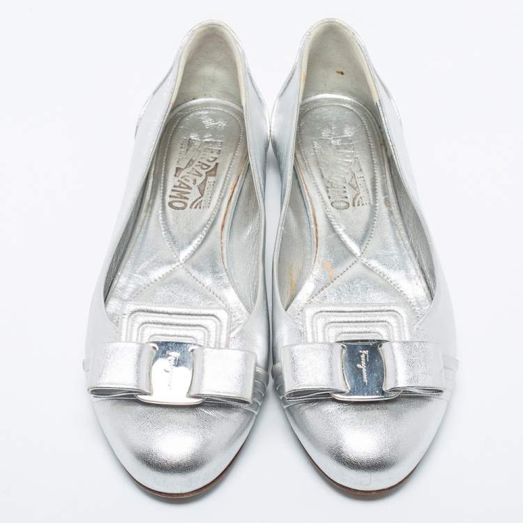 Pre Owned Salvatore Ferragamo Silver Leather Vara Bow Ballet Flats Size 38