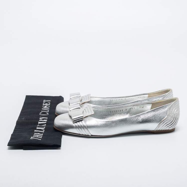 Pre Owned Salvatore Ferragamo Silver Leather Vara Bow Ballet Flats Size 38
