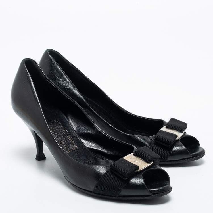 Pre Owned Salvatore Ferragamo Black Leather Vara Bow Peep-Toe Pumps Size 37.5