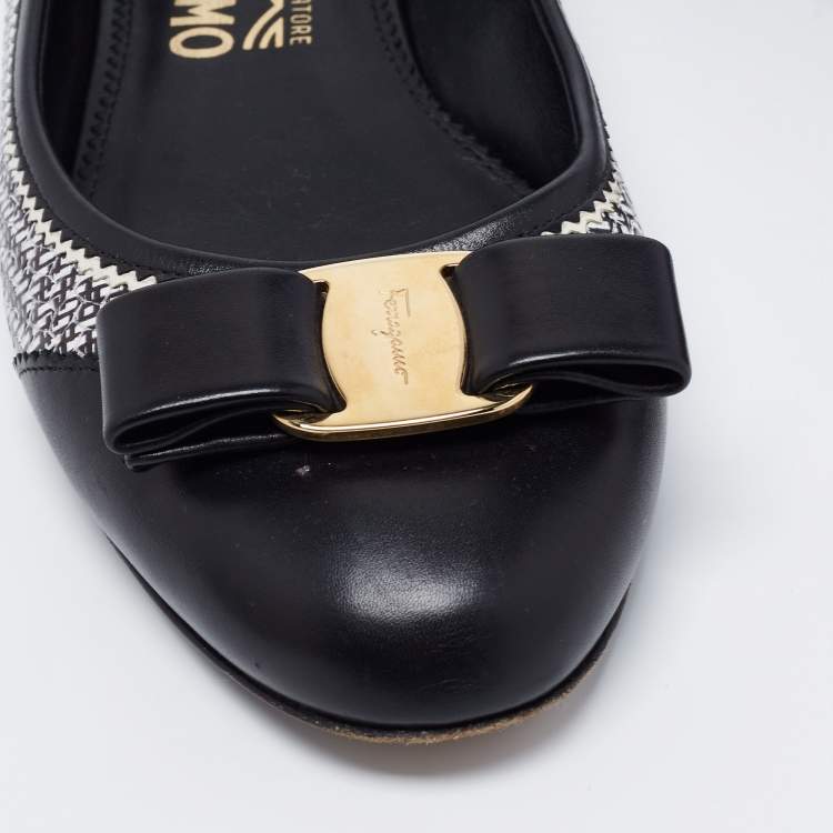 مملوكة مسبقًا Salvatore Ferragamo Black/White Printed Leather Vara Bow Ballet Flats Size 38