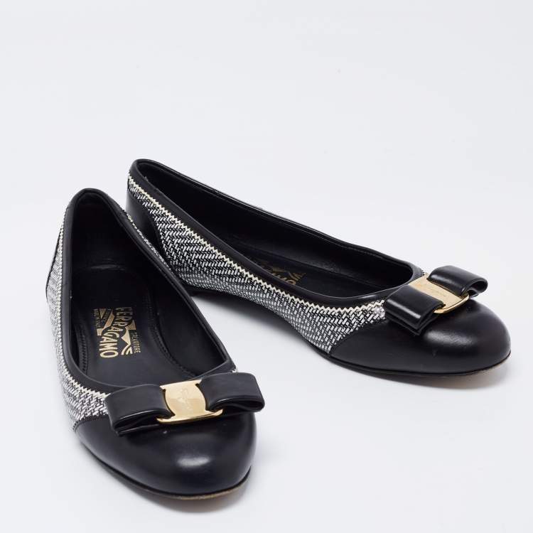 مملوكة مسبقًا Salvatore Ferragamo Black/White Printed Leather Vara Bow Ballet Flats Size 38