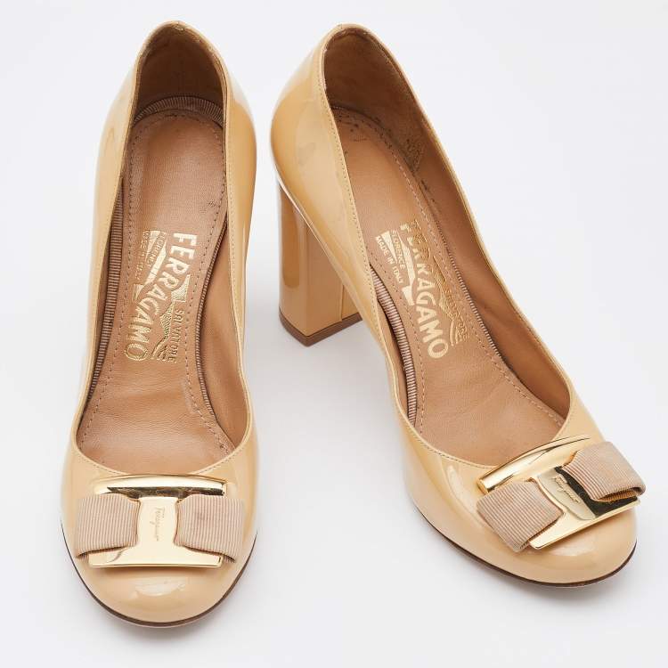 Pre Owned Salvatore Ferragamo Beige Patent Leather Bow Block Heel Pumps Size 37