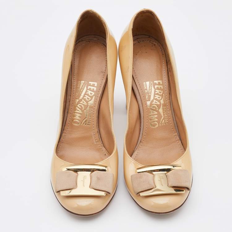 Pre Owned Salvatore Ferragamo Beige Patent Leather Bow Block Heel Pumps Size 37