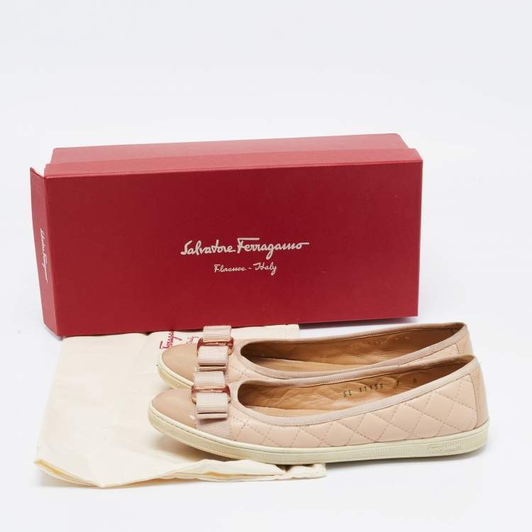 مملوكة مسبقًا Salvatore Ferragamo Beige Quilted Patent And Leather Varina Ballet Flats Size 37.5