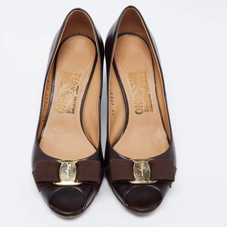 Pre Owned Salvatore Ferragamo Dark Brown Leather Vara Bow Wedge Peep Toe Pumps Size 37.5