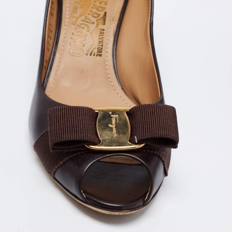 Pre Owned Salvatore Ferragamo Dark Brown Leather Vara Bow Wedge Peep Toe Pumps Size 37.5