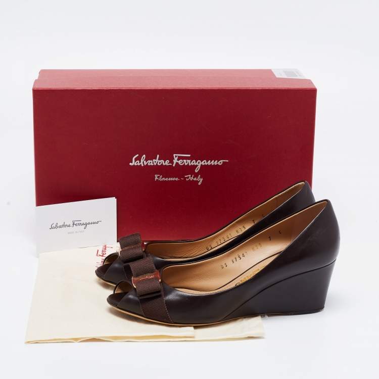 Pre Owned Salvatore Ferragamo Dark Brown Leather Vara Bow Wedge Peep Toe Pumps Size 37.5