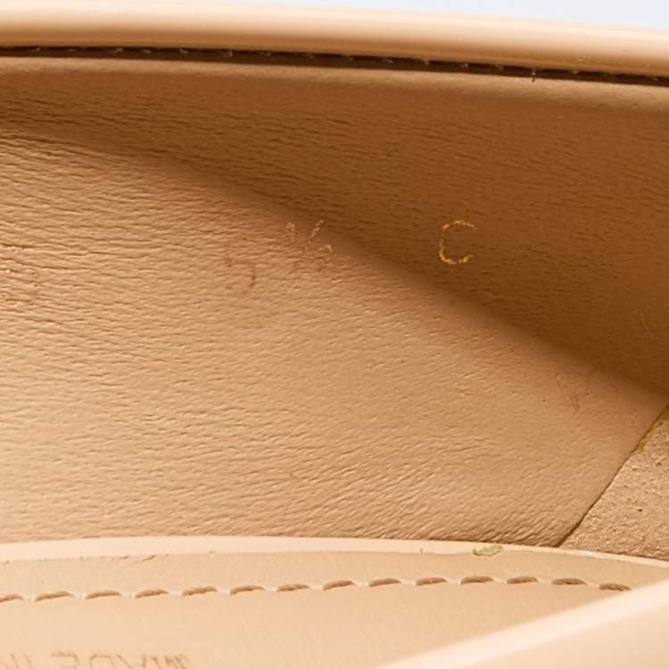 Pre Owned Salvatore Ferragamo Beige Patent Leather Pointed Toe Vara Bow Pumps Size 36