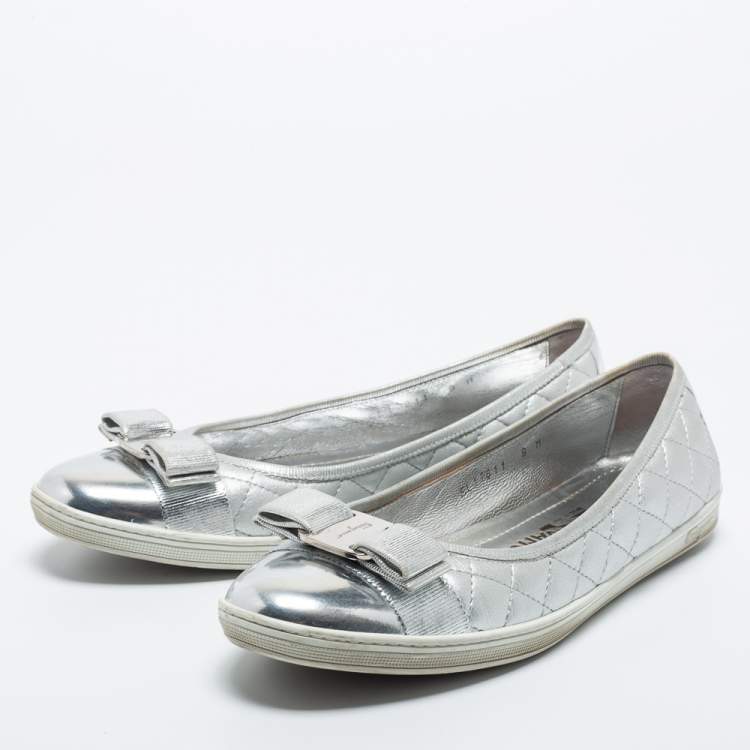 Pre Owned Salvatore Ferragamo Metallic Silver Leather Bow Ballet Flats Size 39.5