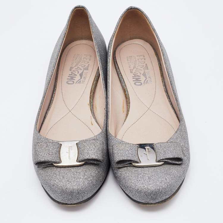 Pre Owned Salvatore Ferragamo Metallic Silver Leather Vara Bow Ballet Flats Size 38.5