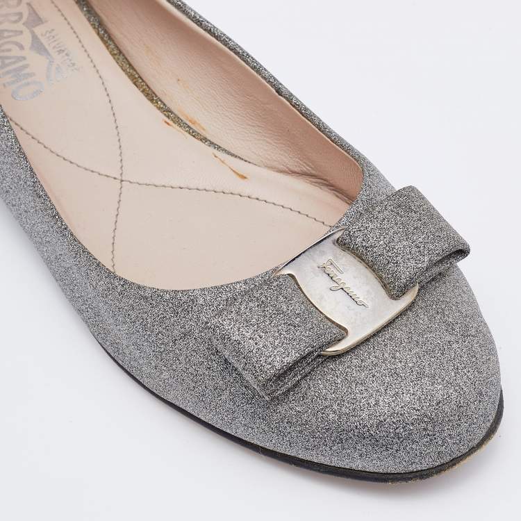 Pre Owned Salvatore Ferragamo Metallic Silver Leather Vara Bow Ballet Flats Size 38.5