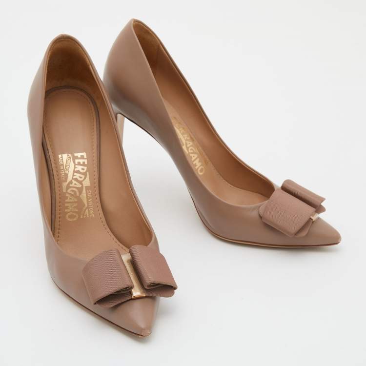 Pre Owned Salvatore Ferragamo Beige Leather Zeri Bow Pointed Toe Pumps Size 37