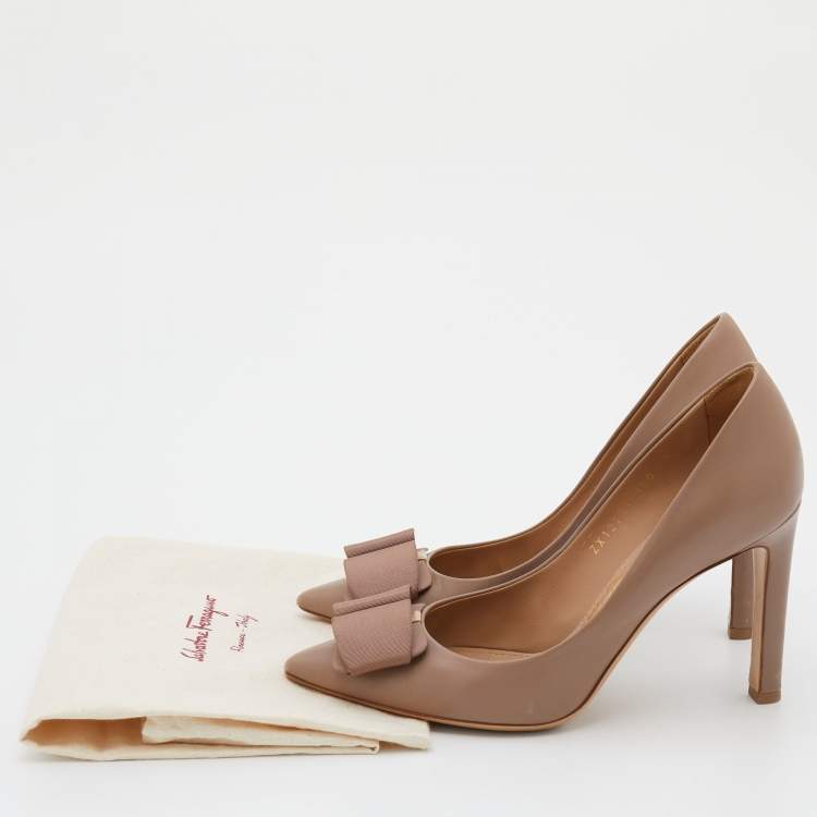 Pre Owned Salvatore Ferragamo Beige Leather Zeri Bow Pointed Toe Pumps Size 37