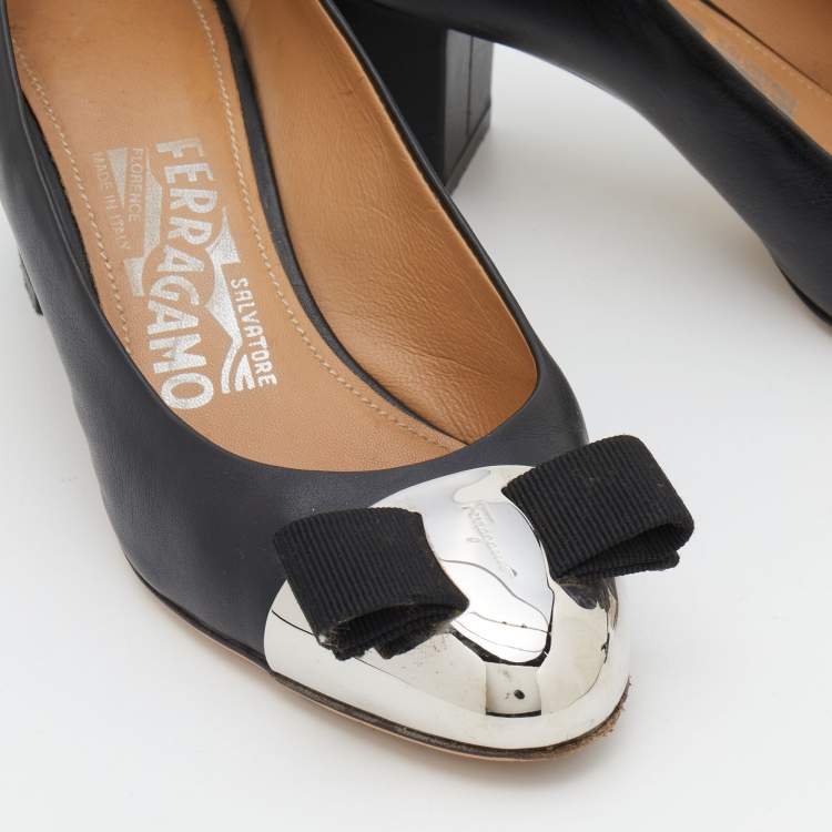 Pre Owned Salvatore Ferragamo Black Leather Vara Bow Pumps Size 35.5