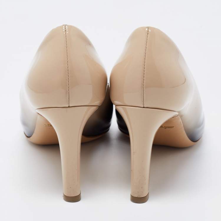 Pre Owned Salvatore Ferragamo Beige/Black Patent Slip On Pumps Size 38