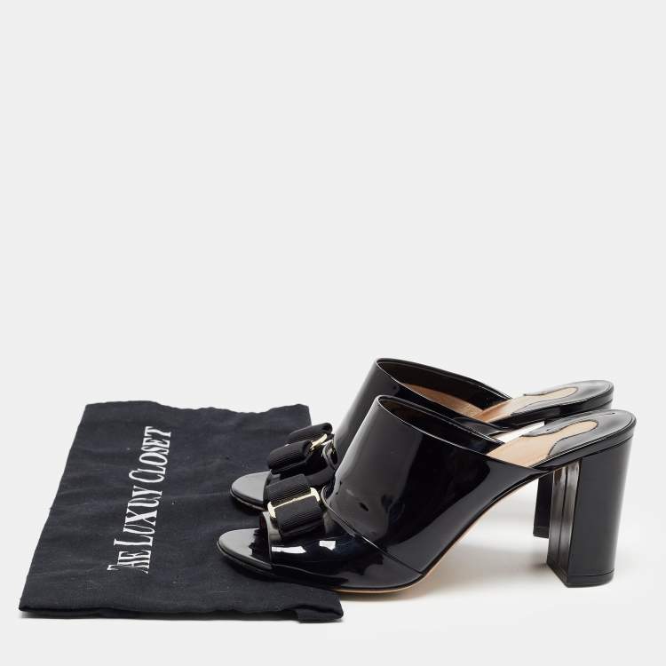 Pre Owned Salvatore Ferragamo Black Patent Leather Vara Bow Block Heel Mules Size 38