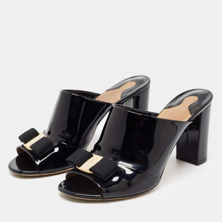Pre Owned Salvatore Ferragamo Black Patent Leather Vara Bow Block Heel Mules Size 38
