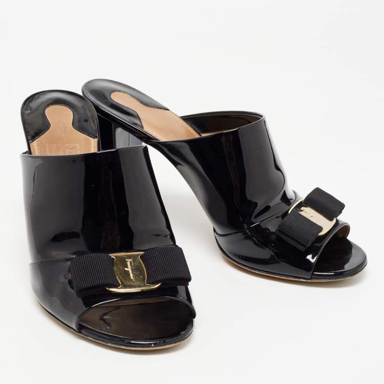 Pre Owned Salvatore Ferragamo Black Patent Leather Vara Bow Block Heel Mules Size 38