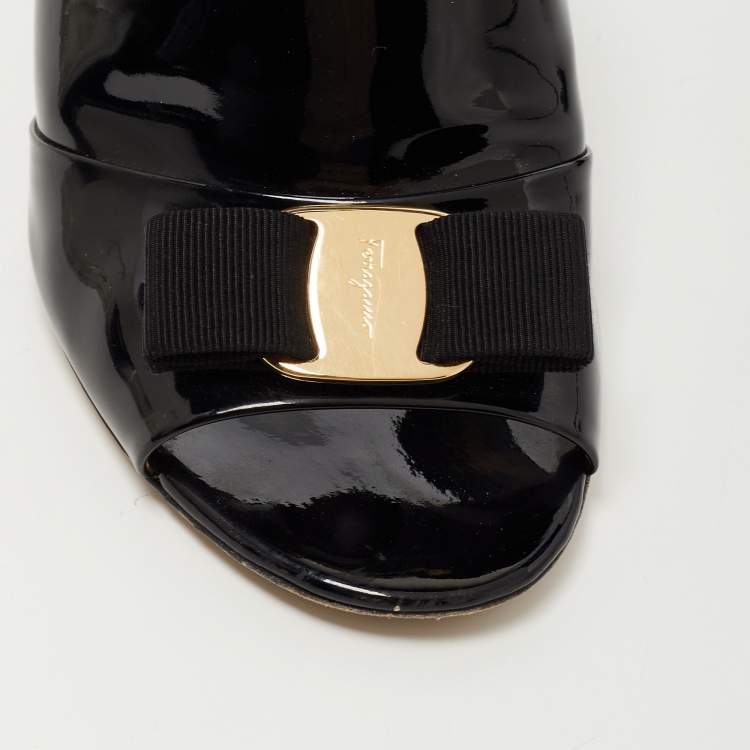 Pre Owned Salvatore Ferragamo Black Patent Leather Vara Bow Block Heel Mules Size 38