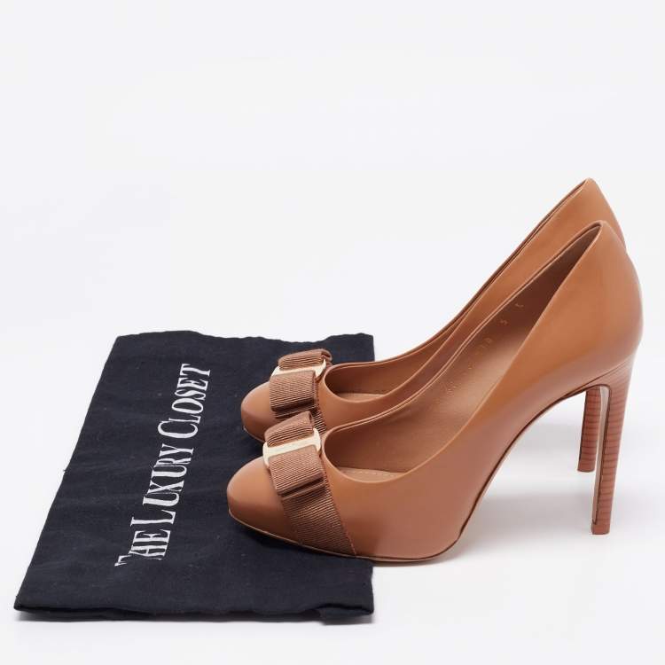 Pre Owned Salvatore Ferragamo Brown Leather Vara Bow Pumps Size 35.5