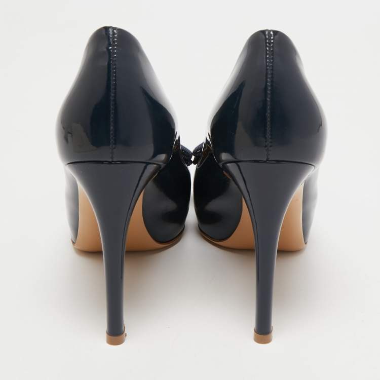 Pre Owned Salvatore Ferragamo Navy Blue Patent Vara Bow Pumps Size 35.5