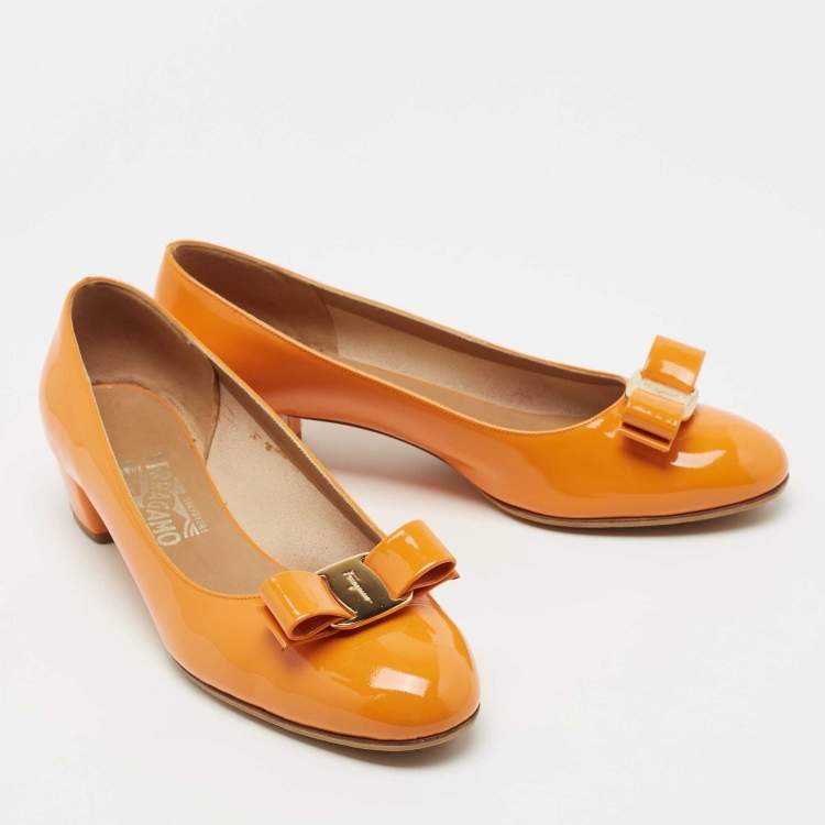 Pre Owned Salvatore Ferragamo Orange Patent Leather Vara Bow Pumps Size 40