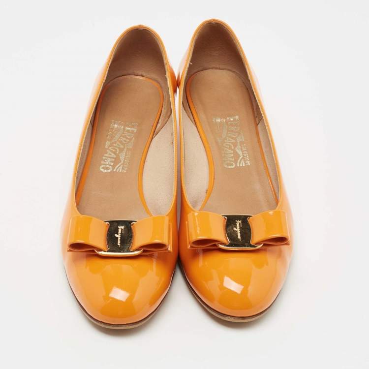 Pre Owned Salvatore Ferragamo Orange Patent Leather Vara Bow Pumps Size 40