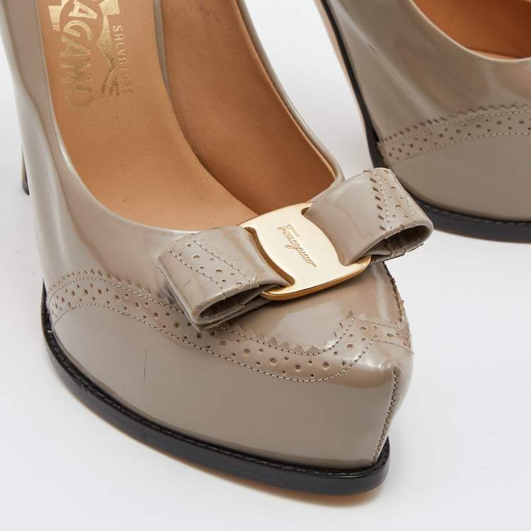 Pre Owned Salvatore Ferragamo Grey Brogue Leather Vara Bow Platform Pumps Size 39.5