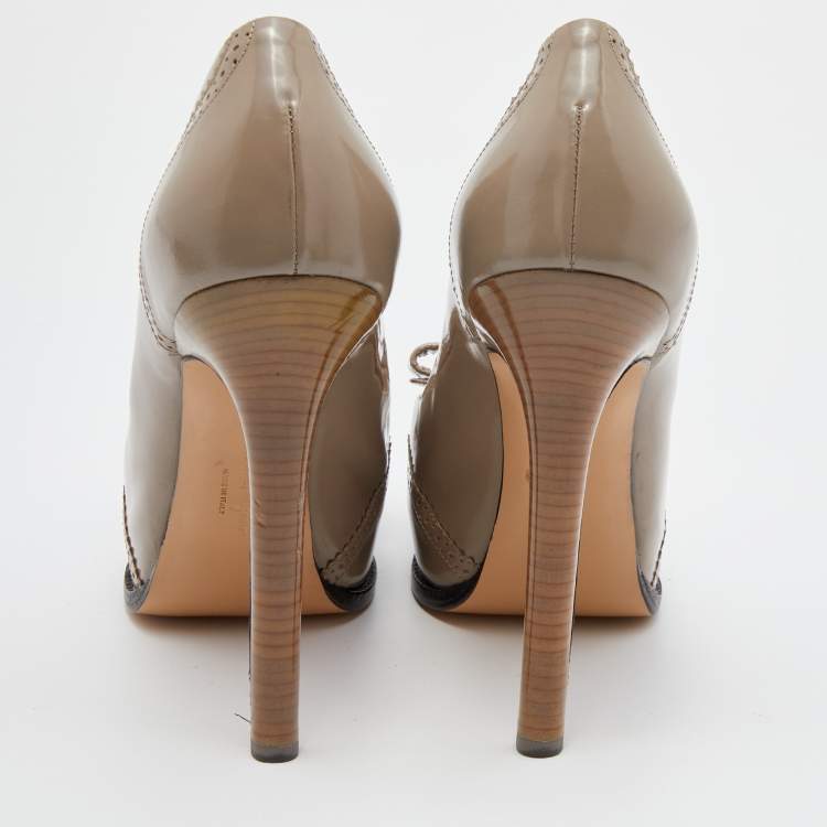 Pre Owned Salvatore Ferragamo Grey Brogue Leather Vara Bow Platform Pumps Size 39.5