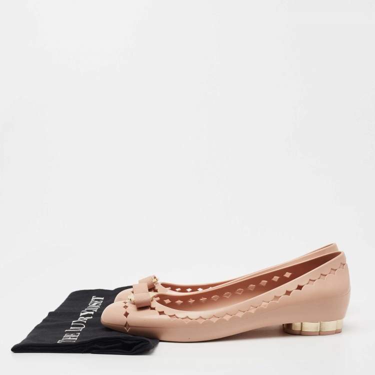 Pre Owned Salvatore Ferragamo Beige Rubber  Vara Bow Ballet Flats Size 40.5