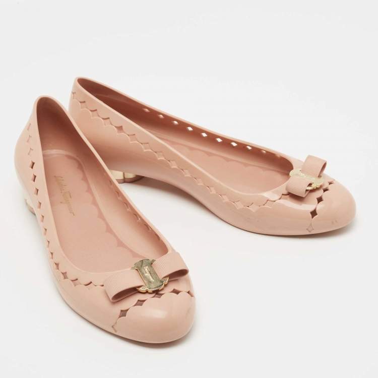 Pre Owned Salvatore Ferragamo Beige Rubber  Vara Bow Ballet Flats Size 40.5