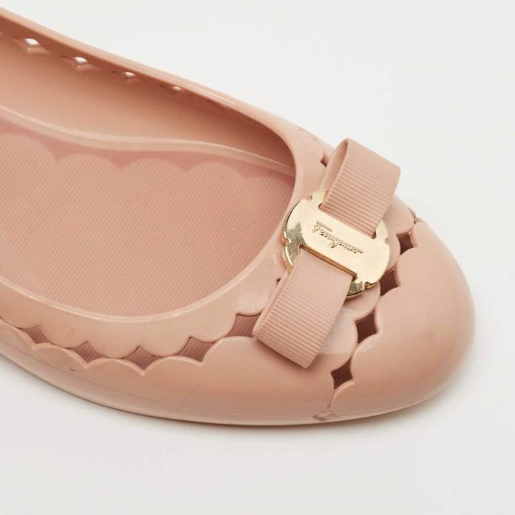 Pre Owned Salvatore Ferragamo Beige Rubber  Vara Bow Ballet Flats Size 40.5