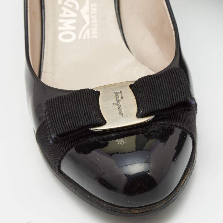 Pre Owned Salvatore Ferragamo Black Patent Leather Vara Bow Pumps Size 38.5