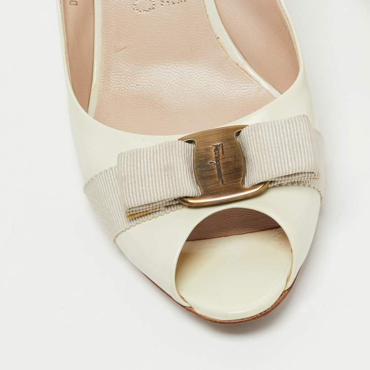 Pre Owned Salvatore Ferragamo White Leather Vara Bow Peep Toe Pumps Size 40