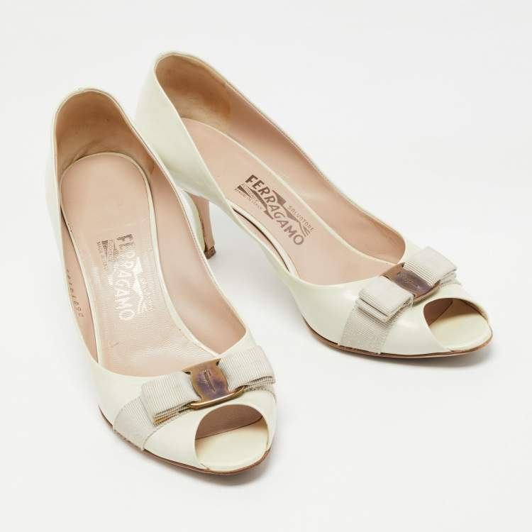 Pre Owned Salvatore Ferragamo White Leather Vara Bow Peep Toe Pumps Size 40