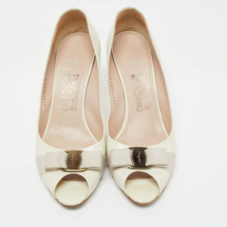 Pre Owned Salvatore Ferragamo White Leather Vara Bow Peep Toe Pumps Size 40