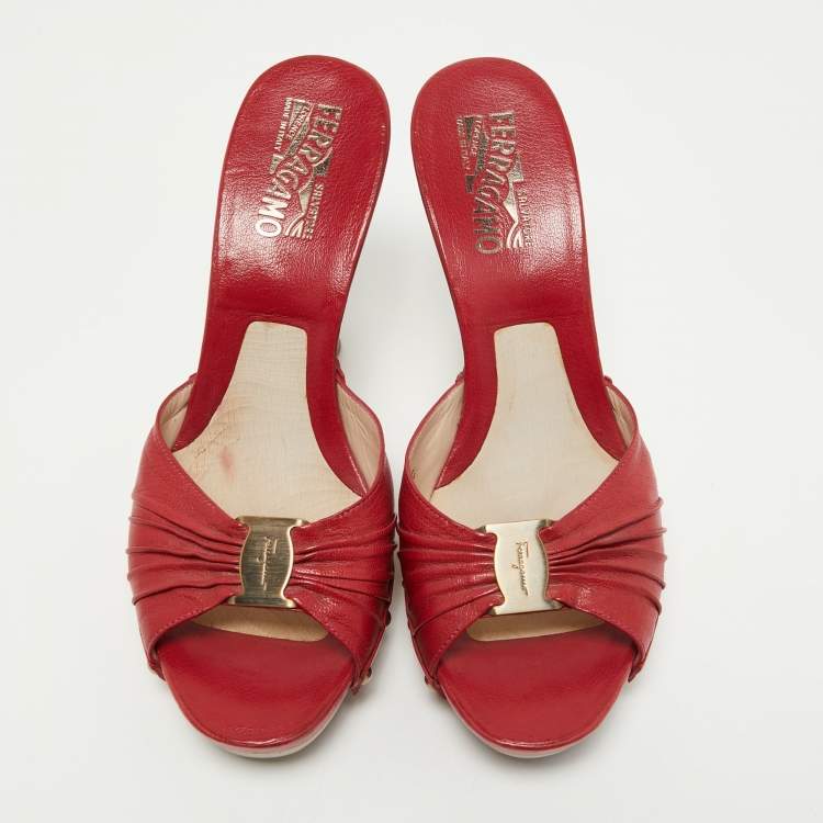 Pre Owned Salvatore Ferragamo Red Pleated Leather Open Toe Wedge Sandals Size 39.5