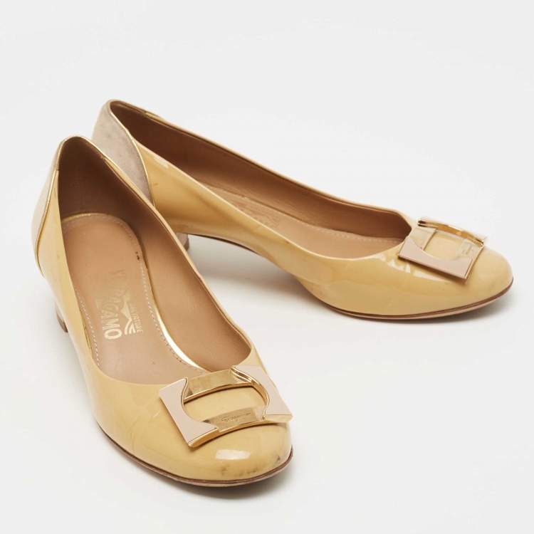 Pre Owned Salvatore Ferragamo Two Tone Patent Leather and Suede Pumps Size 37