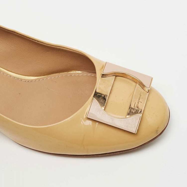 Pre Owned Salvatore Ferragamo Two Tone Patent Leather and Suede Pumps Size 37