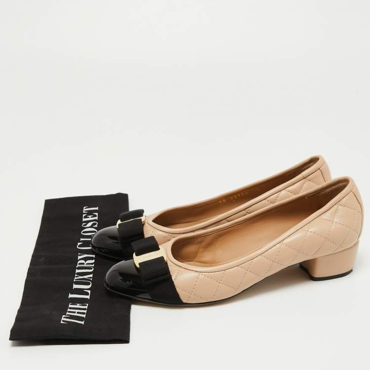 Pre Owned Salvatore Ferragamo Black/Beige Leather and Patent Vara Bow Pumps Size 36.5 