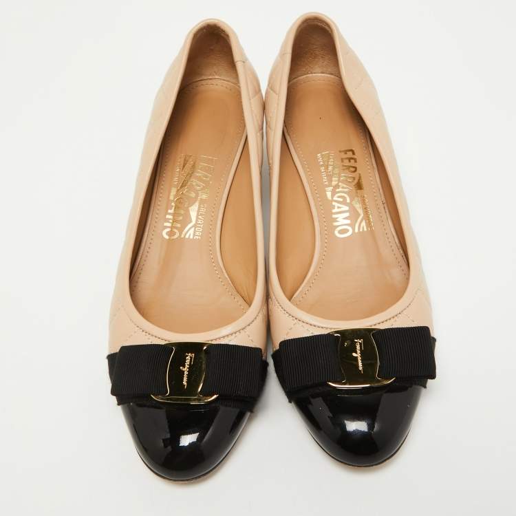 Pre Owned Salvatore Ferragamo Black/Beige Leather and Patent Vara Bow Pumps Size 36.5 