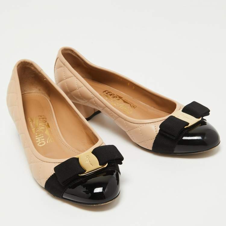 Pre Owned Salvatore Ferragamo Black/Beige Leather and Patent Vara Bow Pumps Size 36.5 