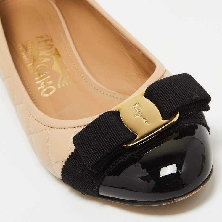 Pre Owned Salvatore Ferragamo Black/Beige Leather and Patent Vara Bow Pumps Size 36.5 