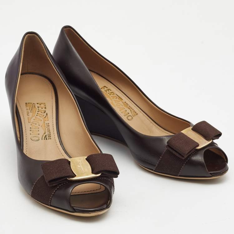 Pre Owned Salvatore Ferragamo Burgundy Leather Vara Bow Wedge Pumps Size 37.5