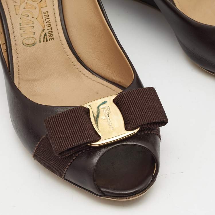 Pre Owned Salvatore Ferragamo Burgundy Leather Vara Bow Wedge Pumps Size 37.5